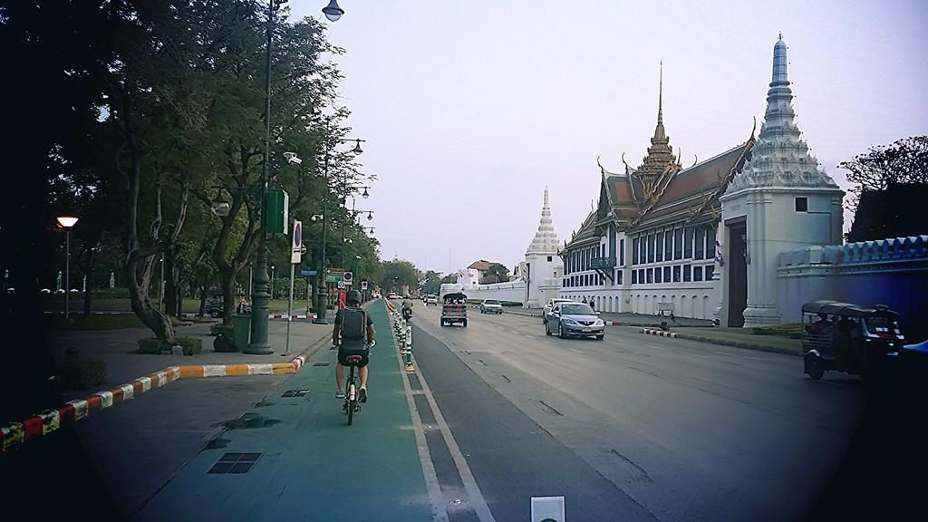 Ostello Bangkok Bed And Bike Esterno foto