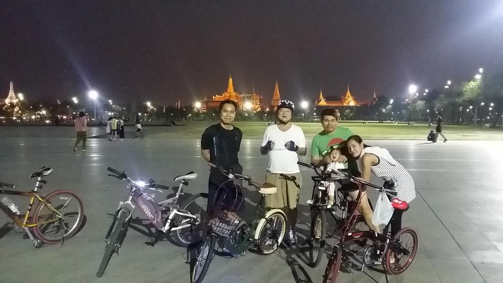 Ostello Bangkok Bed And Bike Esterno foto