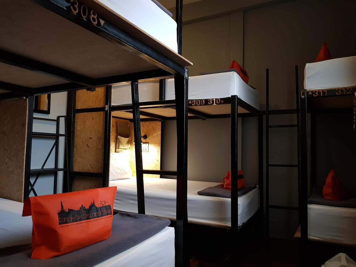 Ostello Bangkok Bed And Bike Esterno foto